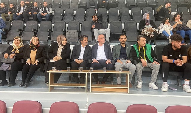 AK Parti Minik Atılım’ı yalnız bırakmadı