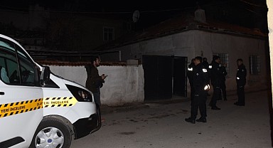 Evinde ölü bulundu