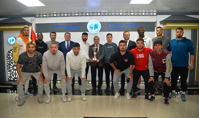 KMÜ futbol takımı şampiyon oldu