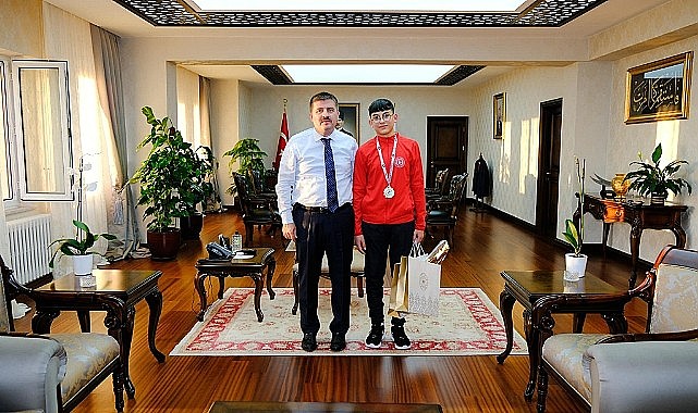 Şampiyon Vali Sarıibrahim'i ziyaret etti