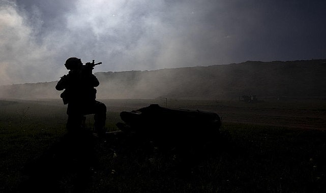 Yaralanan tabur komutanından kahramanlık örneği