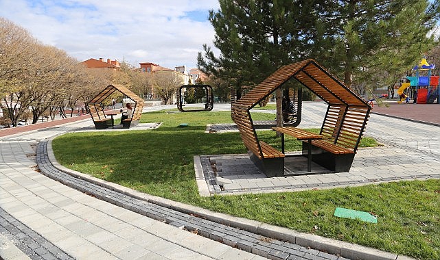 Belediyenin asfalt ekibi dur durak bilmiyor