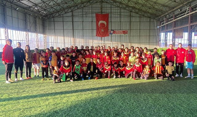 Miniklerden futbol şöleni!