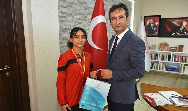 Sevincini İl Müdürü Çalışkan&#039;la paylaştı