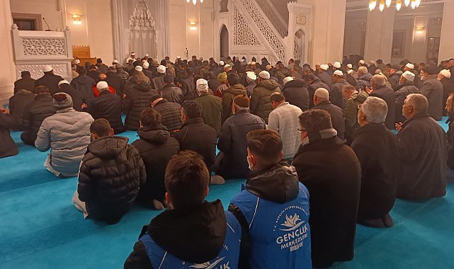 Depremde hayatını kaybedenler dualarla anıldı