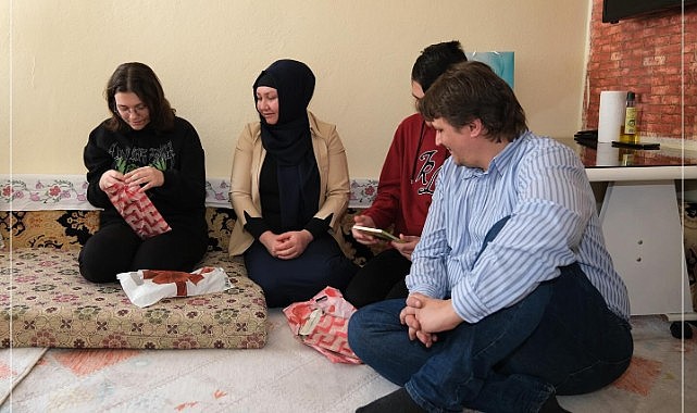 Hanımefendi gönül alıyor