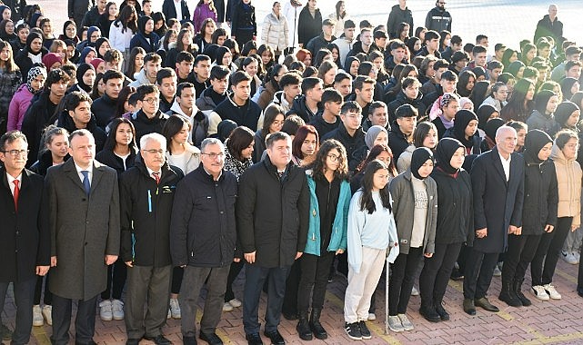 Maarif camiası saygı duruşuna geçti