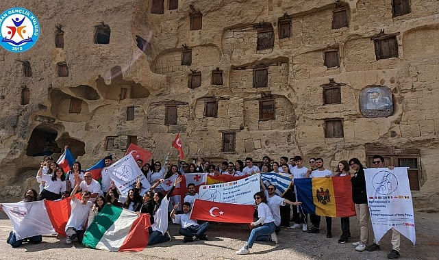 8 ülkeden 55 genç Karaman&#039;ı keşfediyor