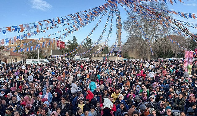 Binlerce kişi iftar sofrasında buluştu