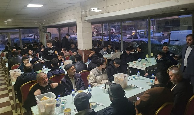 Genç hafızlar iftarda buluştu 