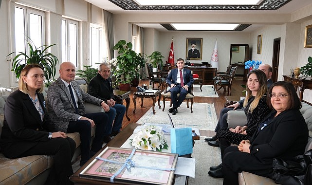 Kanser birimi çalışanlarından farkındalık ziyareti