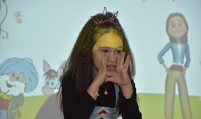 Minikler büyüklere masallarını anlattı 