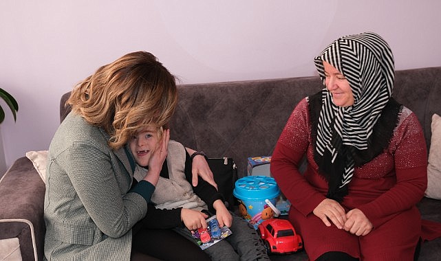 Mutluluk dağıtıyor…