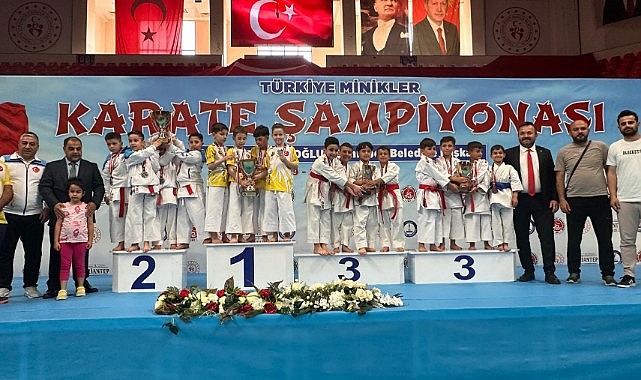 Karaman karate takımından bronz madalya