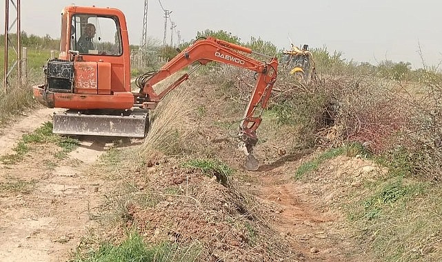 Tarımsal sulama kanalları temizleniyor