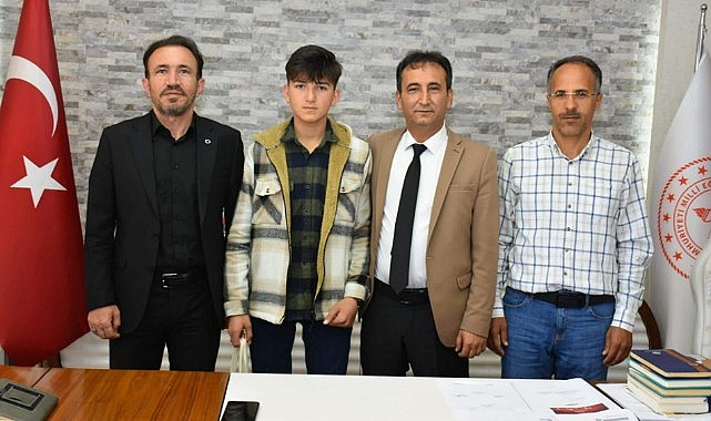 Bilaller&#039;in Yıldızından Müdür Çalışkan&#039;a ziyaret