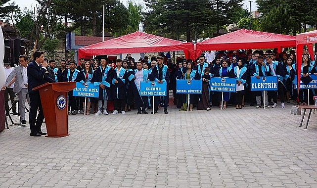 Ermenek&#039;te sağlıkçılar mezun oldu