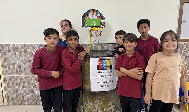 Minik öğrencilere geri dönüşüm farkındalığı