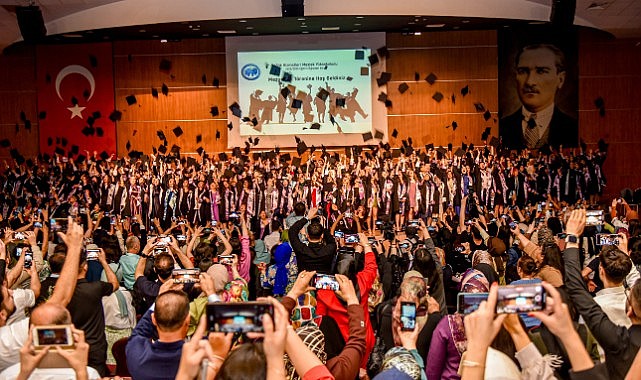 Öğrenciler kep attı