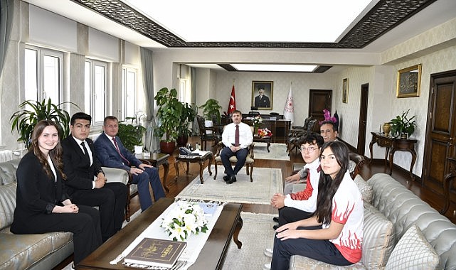 Vali Sarıibrahim gençleri ağırladı