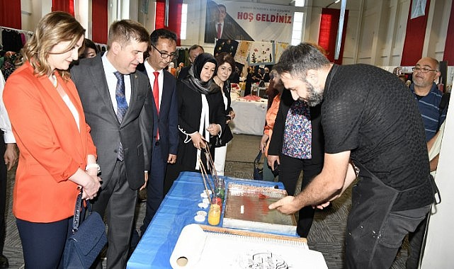 Sarıibrahim çifti sergi açılışına katıldı