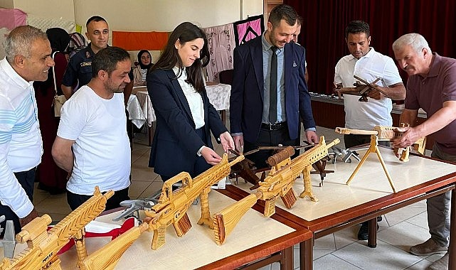 Yüzlerce eser halkın beğenisine sunuldu