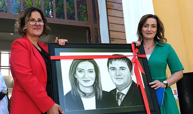 "Babamın Anısına" dedi - Tuval karşısına geçti