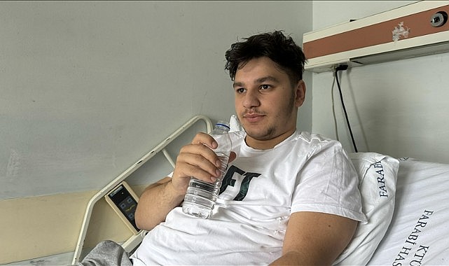 Çocukların güne 1 bardak su içerek başlaması öneriliyor