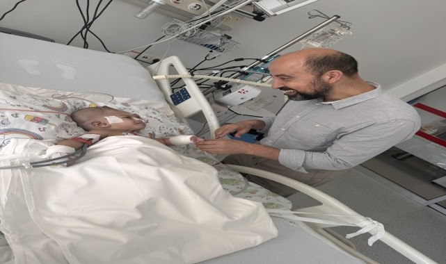 Dr. Owase Jeelani&#039;den Pakistanlı yapışık ikizler için Türkiye&#039;ye teşekkür