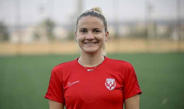 FOMGET&#039;in Karadağlı oyuncuları Armisa ve Sladana, Türkiye&#039;deki kadın futbolundan memnun