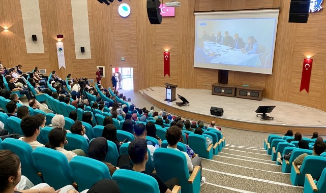 KAEÜ&#039;de öğrencilere oryantasyon semineri veriliyor