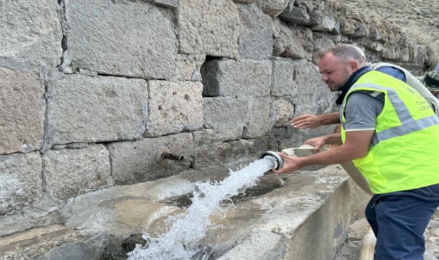 Karaman&#039;da yılkı atları için arazözlerle su taşındı