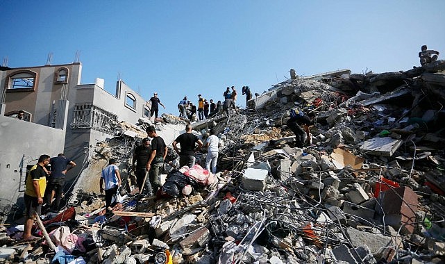 Katil İsrail&#039;in Gazze&#039;de Nusayrat Mülteci Kampı&#039;na düzenlediği saldırıda 10 kişi öldü