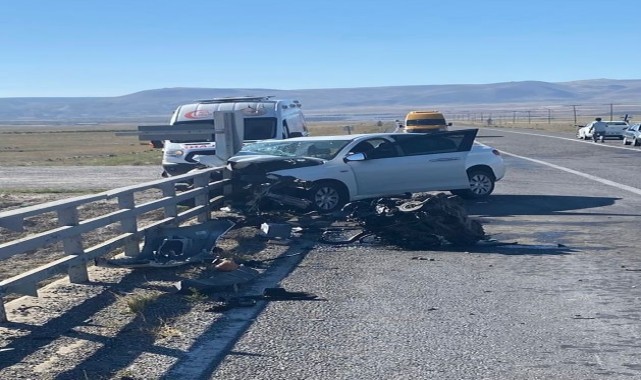 Kayseri&#039;de bariyere çarpan otomobilin sürücüsü yaralandı
