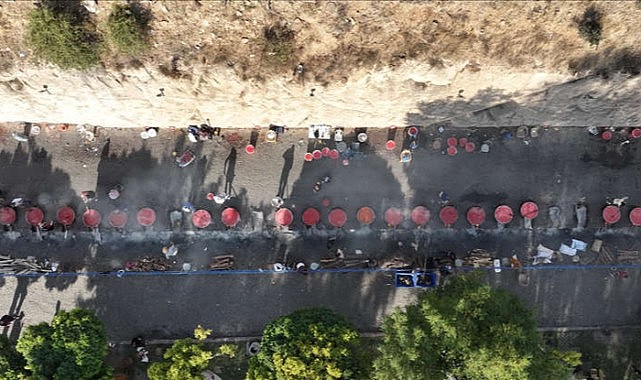 Kışlık salçaların kaynatıldığı kazanlar birlik ve beraberliği pekiştiriyor