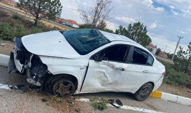 Konya&#039;da otomobilin devrilmesi sonucu 3 kişi yaralandı