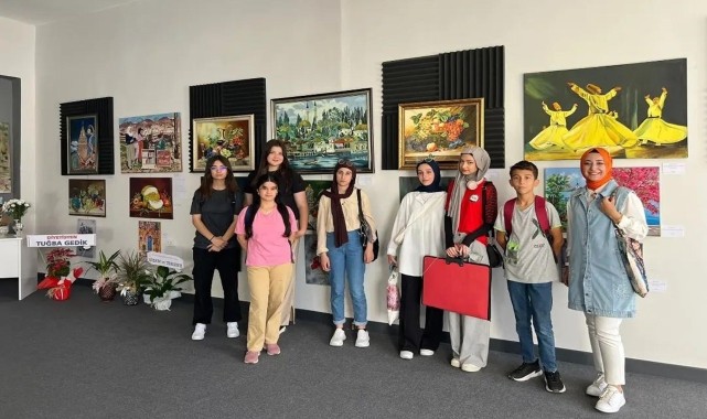 Ressam adayları Sorgun&#039;da resim sergisini gezdi