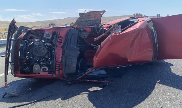 Sivas&#039;ta zincirleme trafik kazasında 9 kişi yaralandı