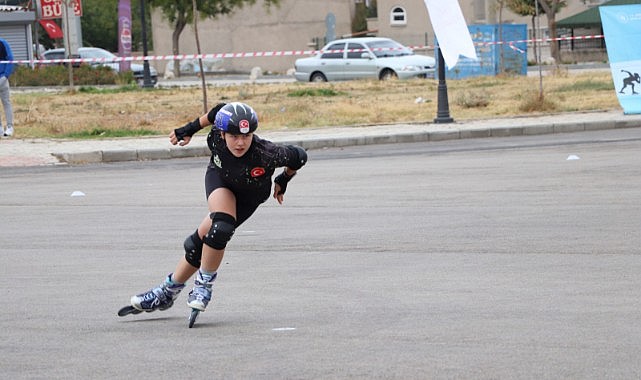 Tekerlekli Paten Şampiyonası heyecanlı anlara sahne oldu