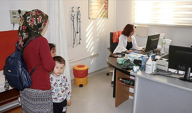 Anne babasının çalıştığı hastaneye doktor olarak atandı