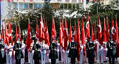 Cumhuriyet Bayramı'ndan geriye kalanlar: ÇELENK SUNMA TÖRENİ