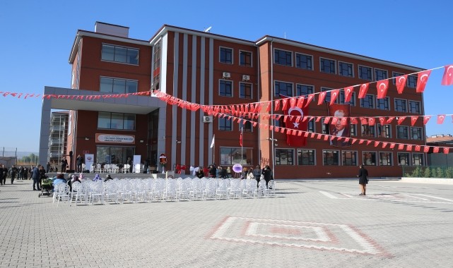 Eskişehir&#039;de yapımı tamamlanan TEV Tuna-Orhan Nail İzgi Anadolu Lisesi törenle açıldı