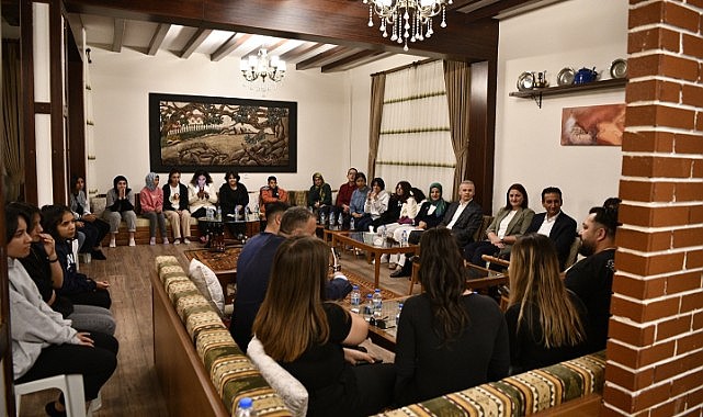 Gülen yüzleriniz hiç solmasın