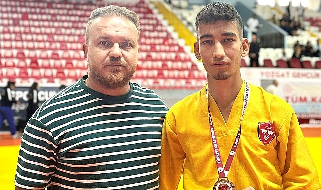 Karaman&#039;a kuşak güreşinde 2 bronz madalya