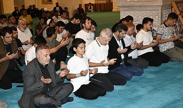 Karaman&#039;da eller semaya &quot;Şehit ve mazlumlar için&quot; kalktı