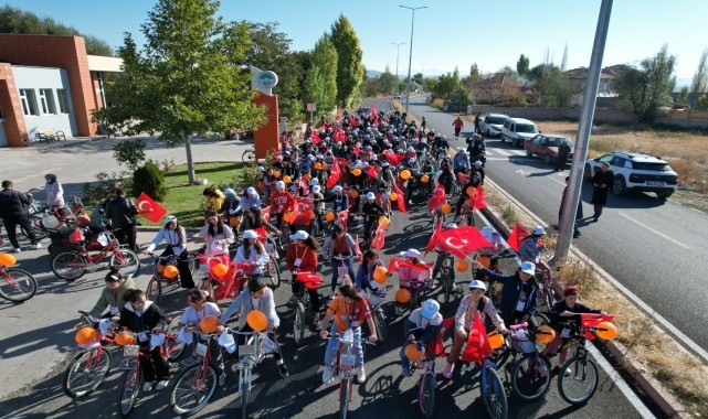 Kayseri&#039;de Cumhuriyet&#039;in 101&#039;inci yılında bisiklet turu düzenlendi