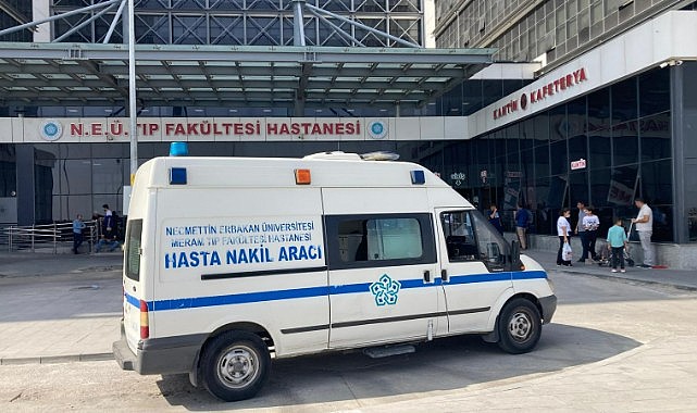 Konya&#039;da yardım çağrısına giden polis, bıçakla yaralandı