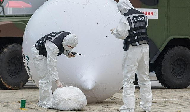 Kuzey Kore&#039;den balonla gönderilen çöpler Güney Kore Devlet Başkanlığı yerleşkesine düştü