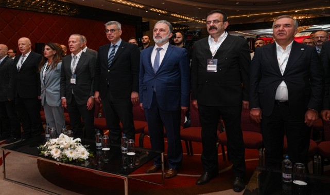 Sağlık Bakanı Memişoğlu &quot;12. Sağlık Zirvesi&quot;nde konuştu: