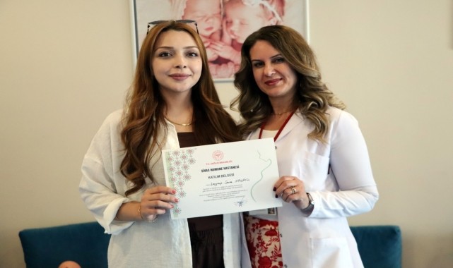 Sivas'ta gebe okulunda eğitimlerini tamamlayan anne adaylarına sertifika verildi
